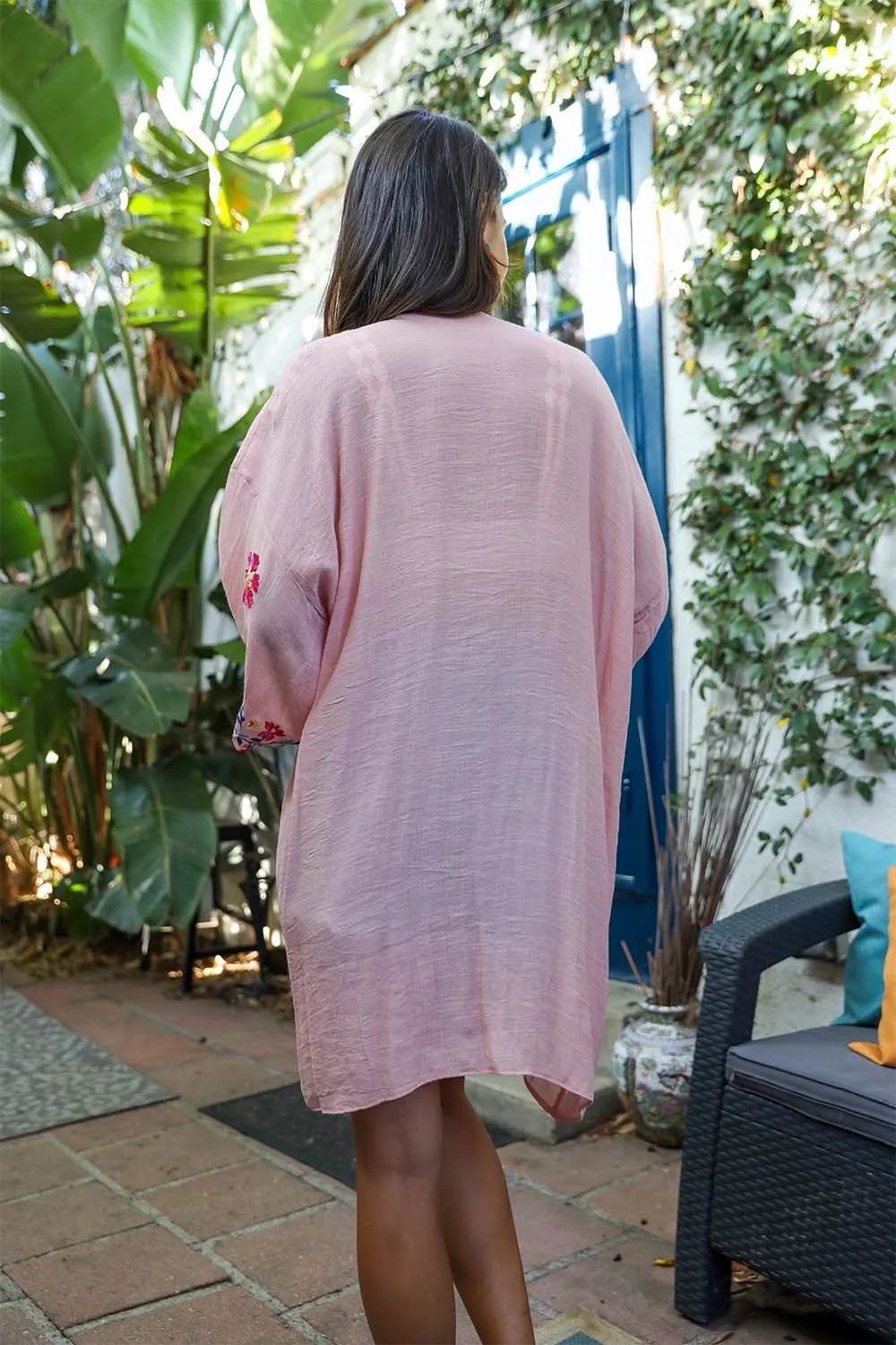 AGGIE EMROIDERED SLEEVE KIMONO