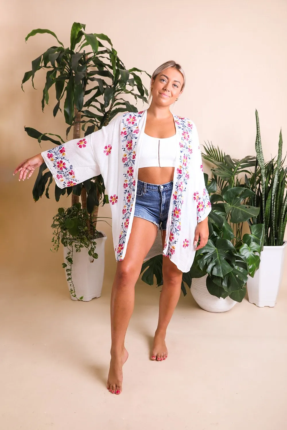 AGGIE EMROIDERED SLEEVE KIMONO