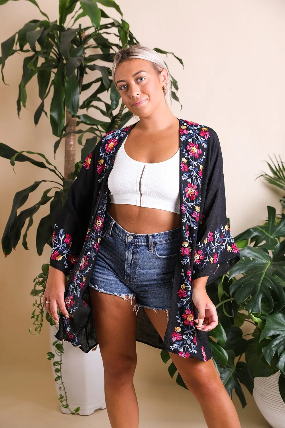 AGGIE EMROIDERED SLEEVE KIMONO