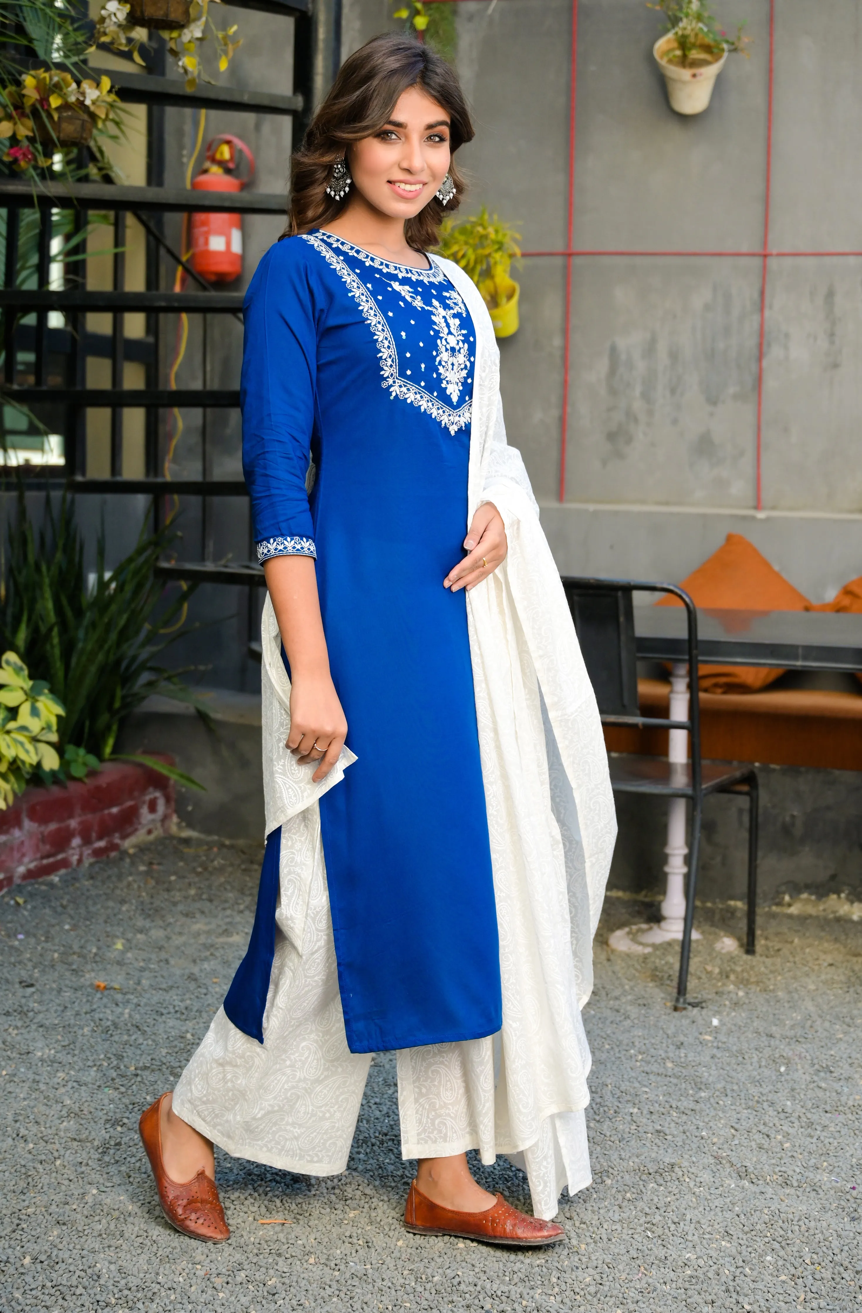 Women Blue And White Embroidered Dupatta Set