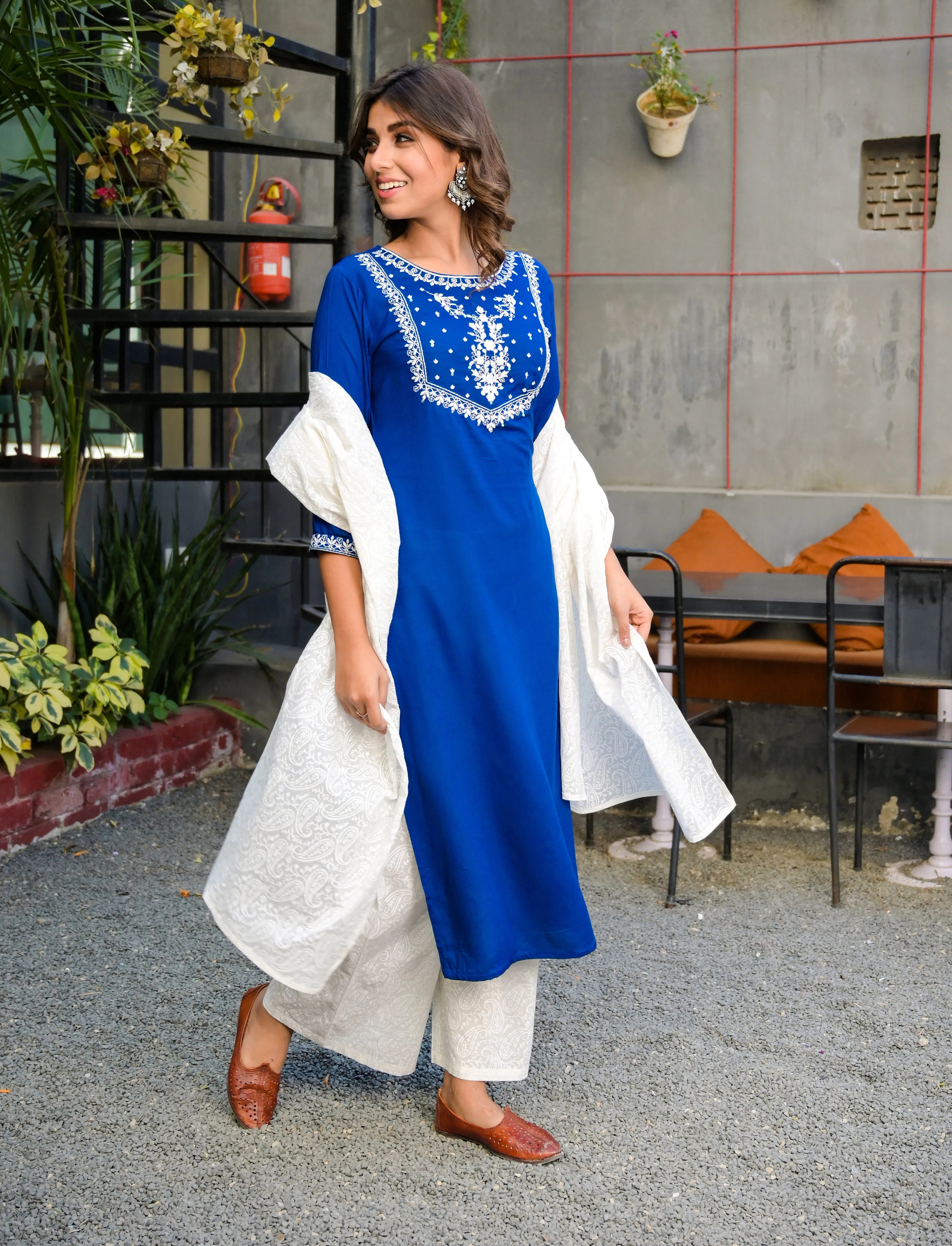 Women Blue And White Embroidered Dupatta Set